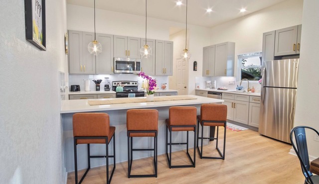 Stylish 3br/2ba Urban Retreat Near Lively Downtown