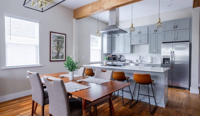Stylish 3BR Bungalow | Family & Group Ready | 1 Mi to River Walk + Alamo