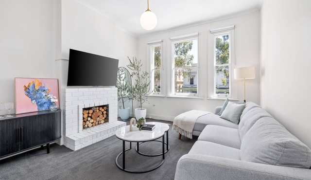 Stylish 3BR Carlton - CBD Fringe Terrace