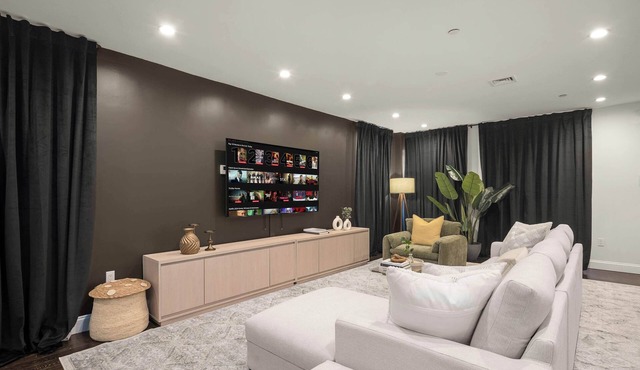 Stylish 3BR Designer Home in NYC!
