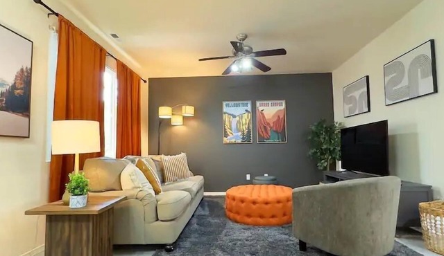 Stylish 3BR family home near park, pickleball & wildlife refuge