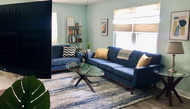Stylish 3BR Home - 15 min from beach or downtown