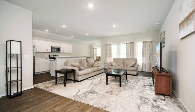 Stylish 3BR Home in Broken Arrow - Luxury, Comfort & Style
