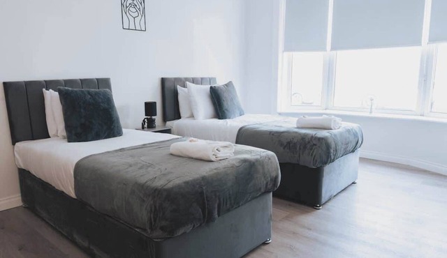 Stylish 3BR Home near Hampden No 29 | Free Parking