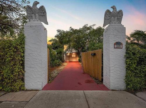 Stylish 3BR Home & Hottub Near Beaches & Downtown
