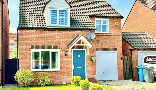 Stylish 3BR Home w/Garden and Parking in Sheffield