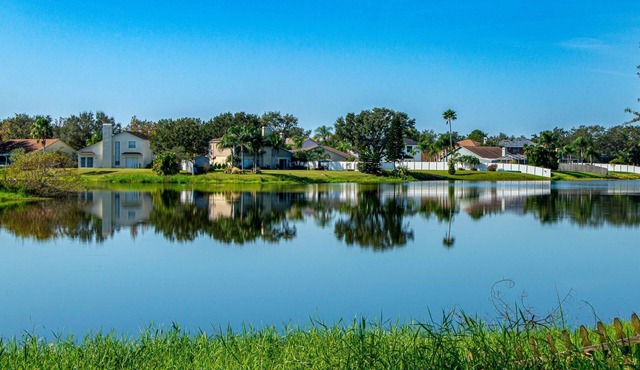 Stylish 3BR Home w/Lake Views in Heather Lakes |Lanai |Pet-Friendly Yard |Long Stays Welcome!