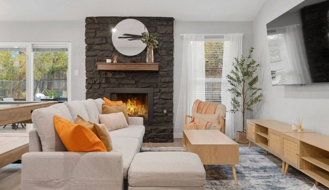 Stylish 3BR Home, Workspace, Fast WiFi, Game Room, Backyard & Trail Access