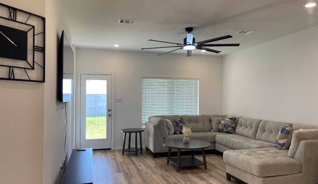 Stylish 3BR House w/Fenced Yard.