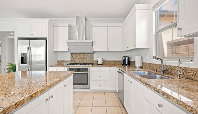 Stylish 3BR Irvine Oasis Family Friendly w Garage
