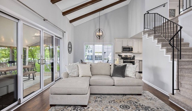 Stylish 3BR Lakefront Home on Kerr Lake