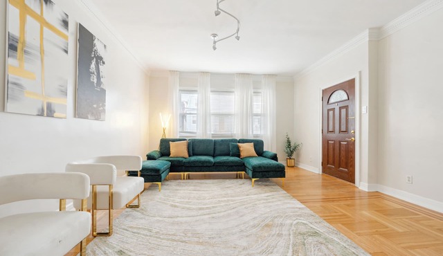 Stylish 3BR Near NYC Free Parking Perfect for Families & Groups