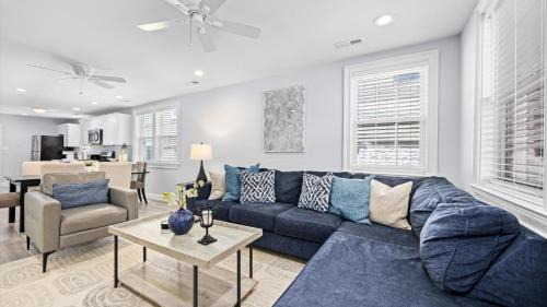 Stylish 3BR OC Gardens with Patio and Parking