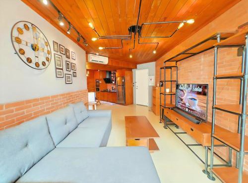 Stylish 3BR Rasuna Apt with Pool, Gym,Wi-Fi, Netflix