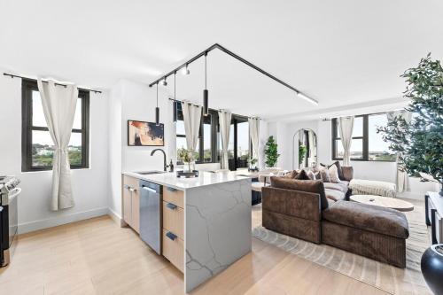 Stylish 3BR Retreat EWR MetLife NYC Access
