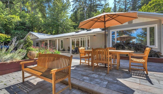 Stylish 3BR Retreat Close to Coast & Wineries
