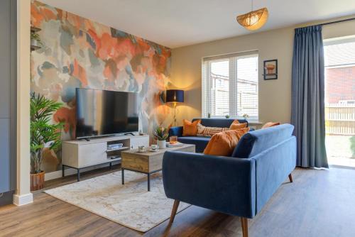 Stylish 3BR Stay in Bourne with Parking