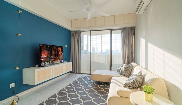 Stylish 3BR Stay Near Gurney Drive, Free Parking