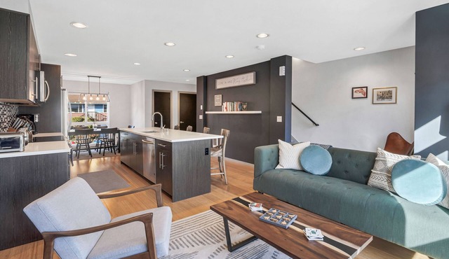 Stylish 3BR Townhouse Just Minutes from Downtown!