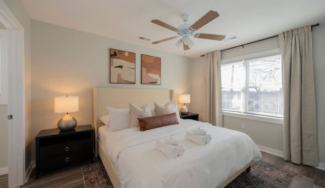 *Stylish 3BR Townhouse- Free Wi-Fi + Free Parking*