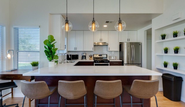 Stylish 3BR Vegas Oasis W/Pool/SPA near Strip&Golf. Pet friendly!