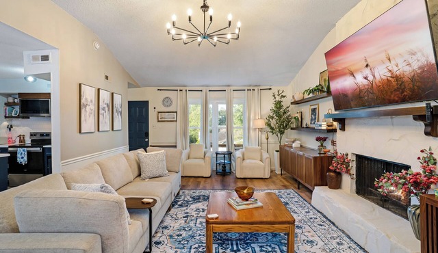 Stylish 3BR w/EV charger,Firepit, workspace,fast wifi,vinyl, near downtown Macon