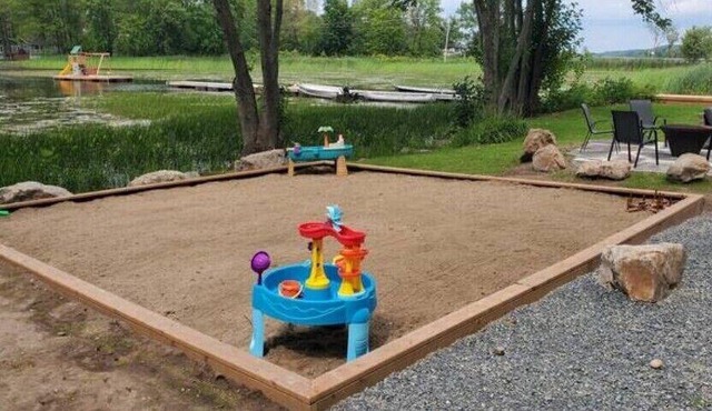 Stylish 3BR Waterfront Cottage with Large Docknn