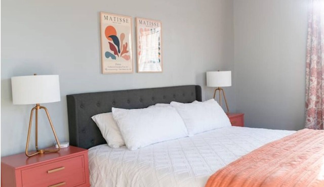 Stylish 3King/2Twin -The Heritage House