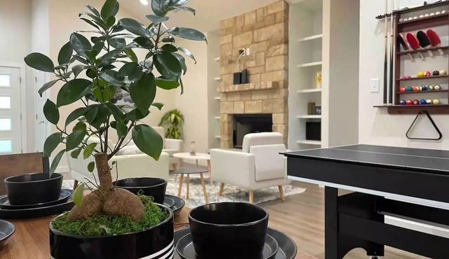 Stylish 4/2 with cozy fires place