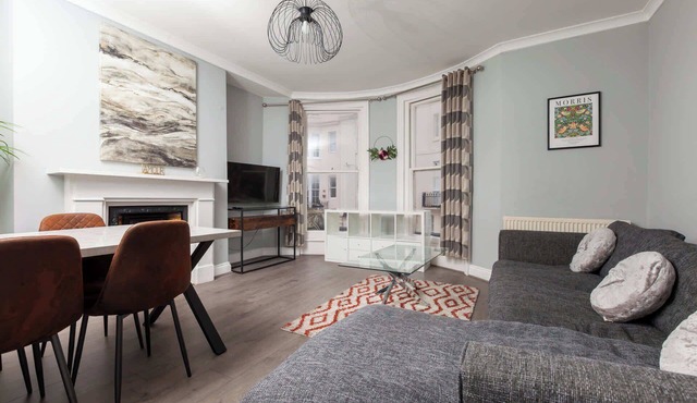 Stylish 4 BDR Coastal Escape