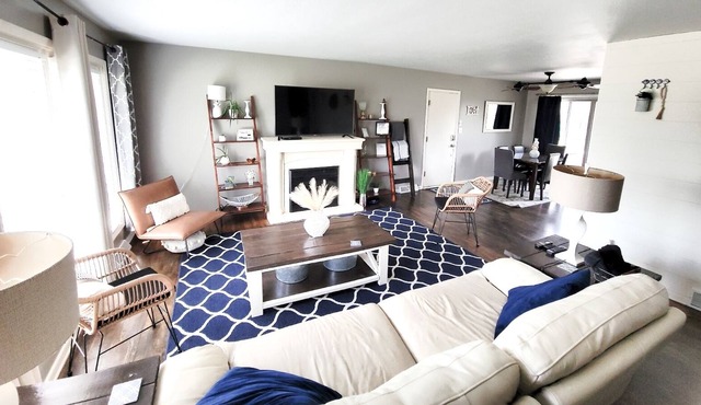 Stylish 4 Bdr 2 Bth 4 Fireplace Home Luxury Oasis