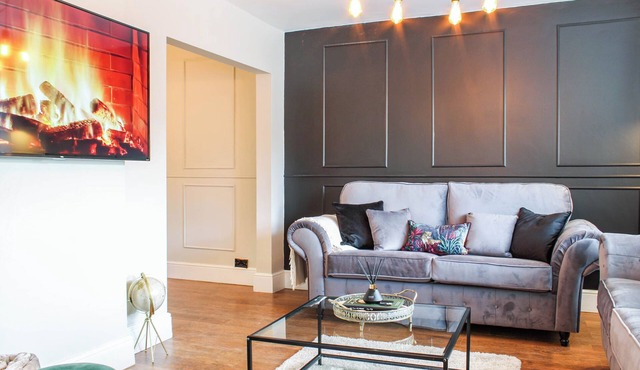 Stylish 4 Bed - Central Location