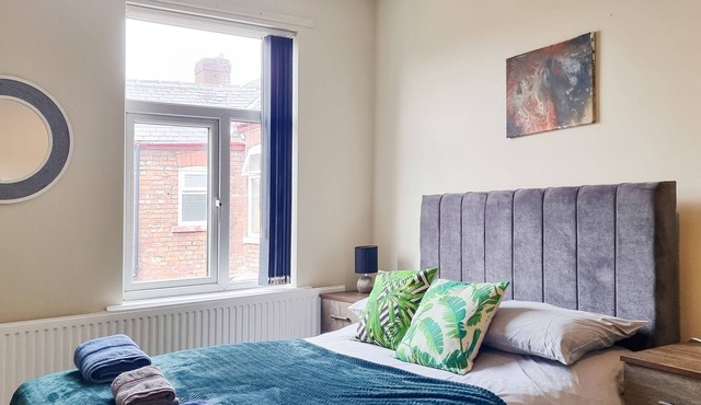 Stylish 4-Bed Home with On-Street Parking