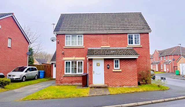 Stylish 4-Bed Retreat – 15 Mins to AO Arena & Manchester City Centre!"