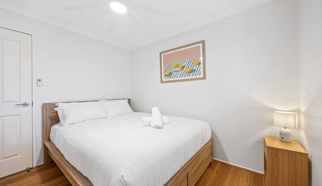 Stylish 4-Bed Townhouse with Panoramic Ocean Views