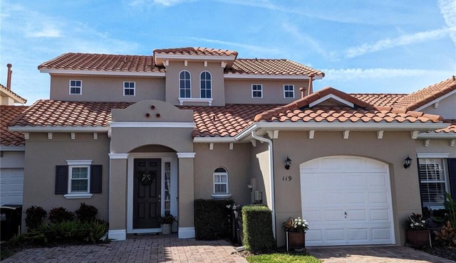 Stylish 4 bedroom/3.5 bath home, private west-facing pool, Disney 8 miles