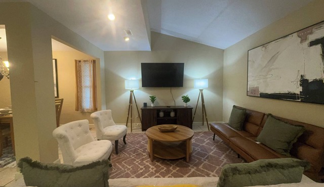 Stylish 4-bedroom, 3 Bath Townhome in Valdosta