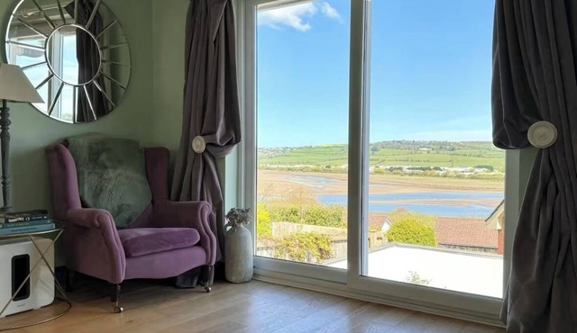 Stylish 4-bedroom house in Barnstaple with amazing estuary views