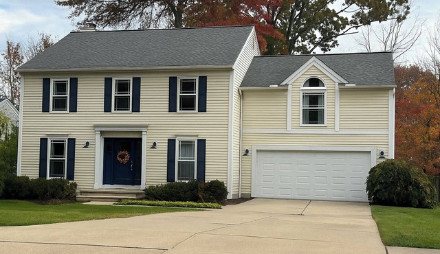 Stylish 4 Bedroom Home Minutes to CVNP, Skiing & Twinsburg Attractions