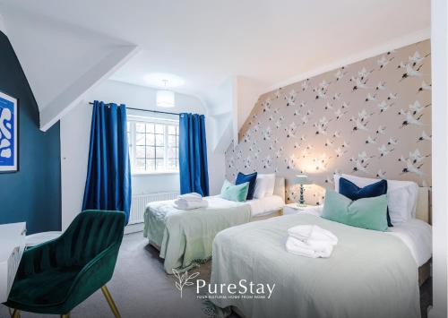 Stylish 4 Bedroom Home in Port Sunlight with 7 Beds Perfect for Business Bookings and Groups