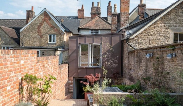 Stylish 4-bedroom townhouse in the heart of Bruton
