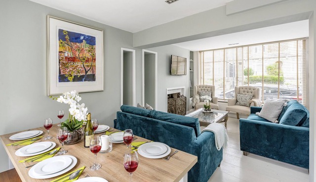 Stylish 4 Bedroom Townhouse With Bath City Centre On Your Doorstep!