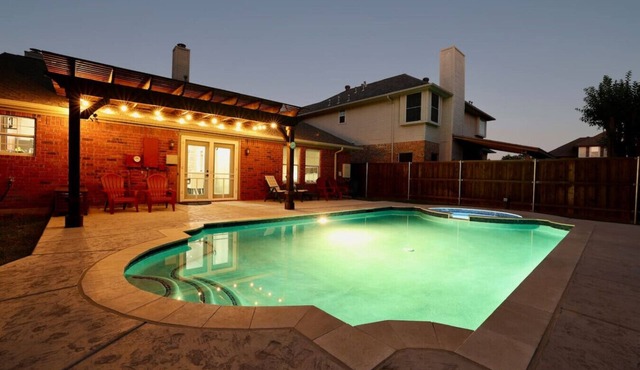 Stylish 4 Bedroom 2.5 Bath home sleeps 10 with heated pool/spa and game room