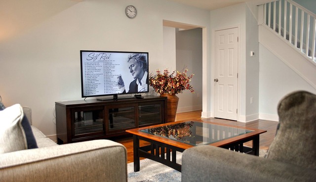 Stylish 4-bedroom whole house with plenty of parking