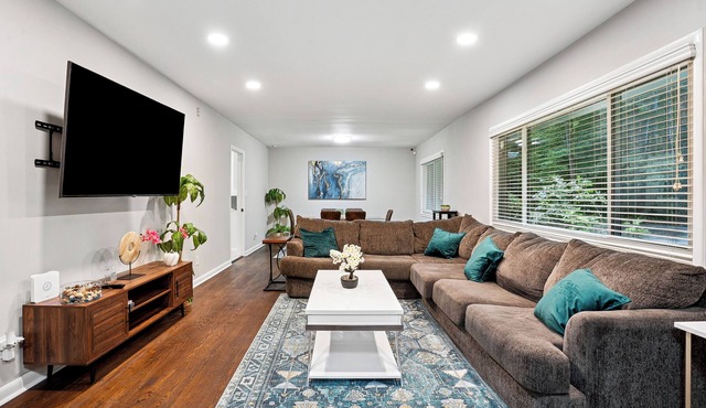 Stylish 4-BR Ranch Near the Heart of Atlanta