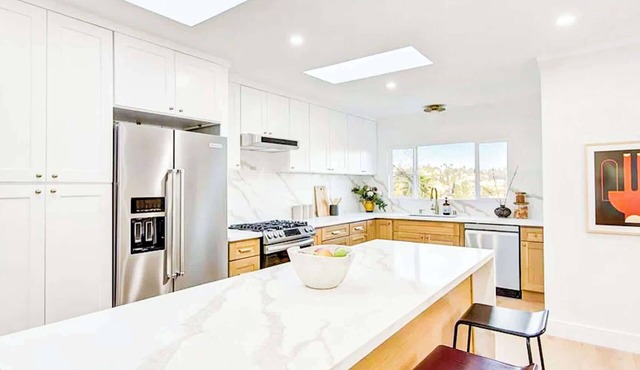 Stylish 4B3B Villa near Dodger Stadium
