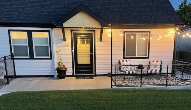 Stylish 4bed2bth Denver home near Downtown, Redrocks, and ALL major highways!