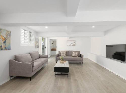 Stylish 4Bedroom Stay Outdoor Dining and City Access