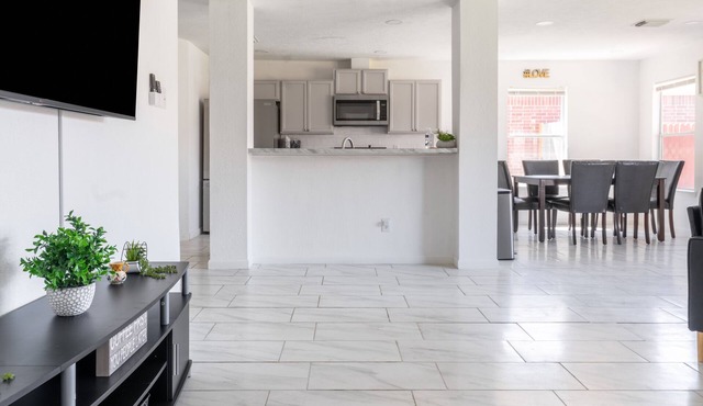 Stylish 4br 2.5ba Haven In Houston 4 Bedroom Home by RedAwning