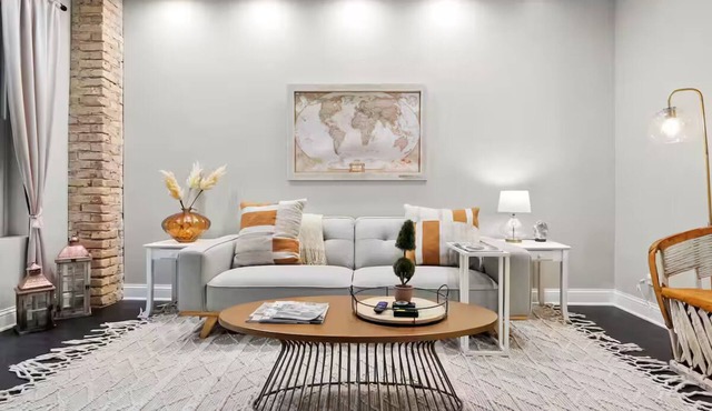 Stylish 4BR/2BA Apartment with Office, Deck, Grill, and 2GB WiFi in Chicago!